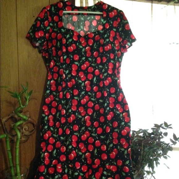 Unique Vintage Vfemage Cherry Wiggle Dress size 20 NWOT - Picture 4 of 8